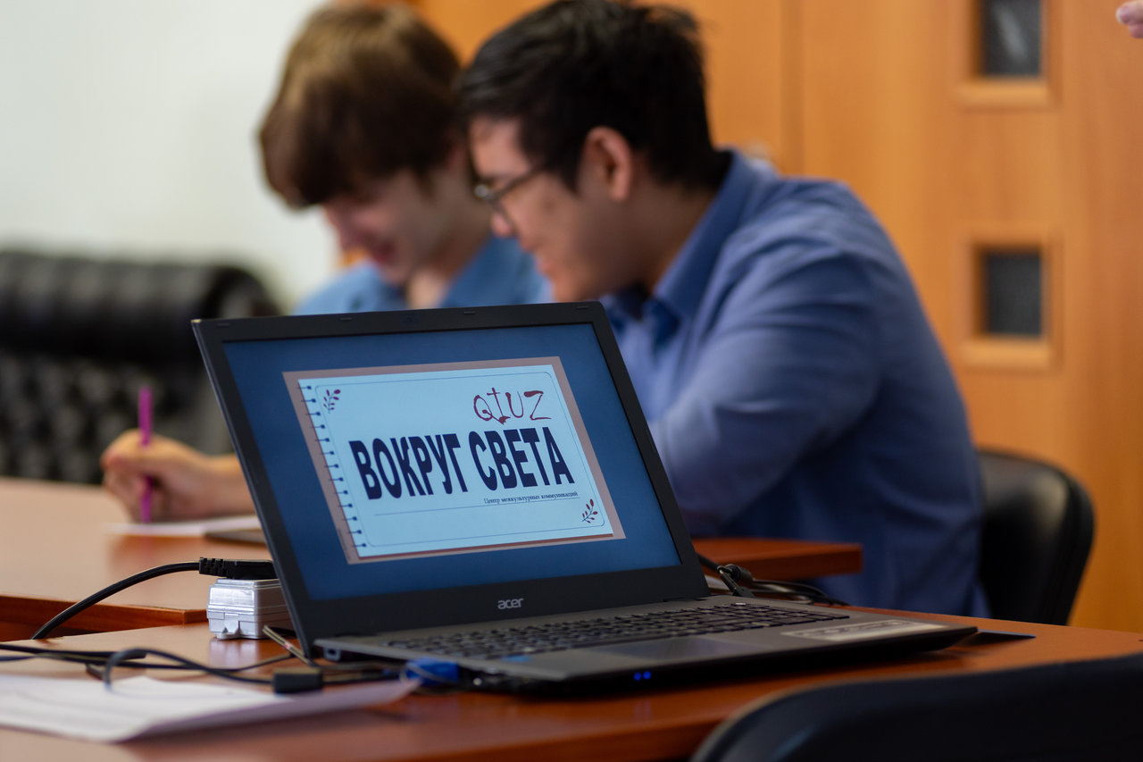 «Вокруг света» за один день: студенты железнодорожного техникума совершили интеллектуальное путешествие в ДВГНБ